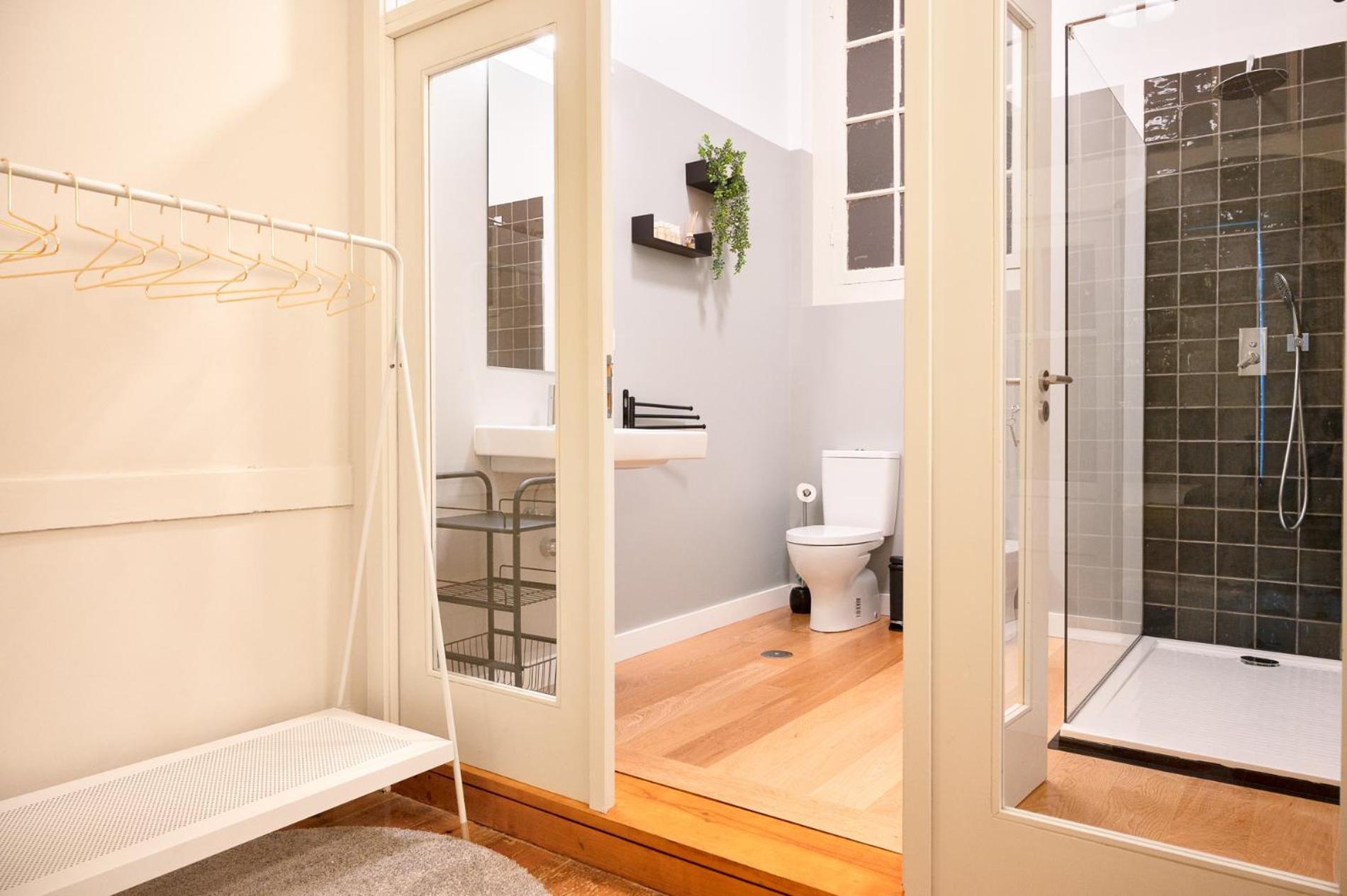 Apartment 42 2 F Historical At Cardosas Block *